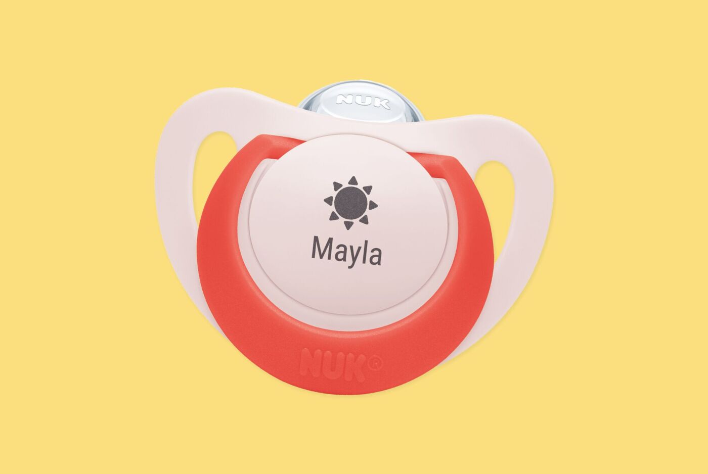 Personalisierter Schnuller in rot mit Namen "Mayla" und einem Sonnebild