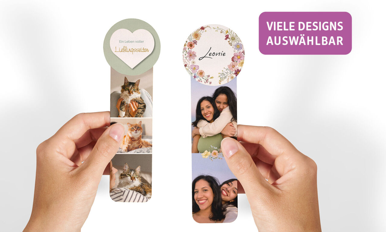 Zwei Hände halten Lesezeichen mit Fotos und verschiedenen Designs vor sich, daneben steht ein Banner "Viele Designs auswählbar"