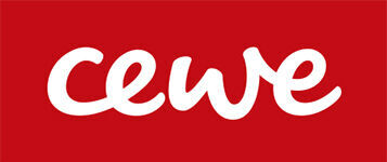  Logo von CEWE auf rotem Hintergrund 