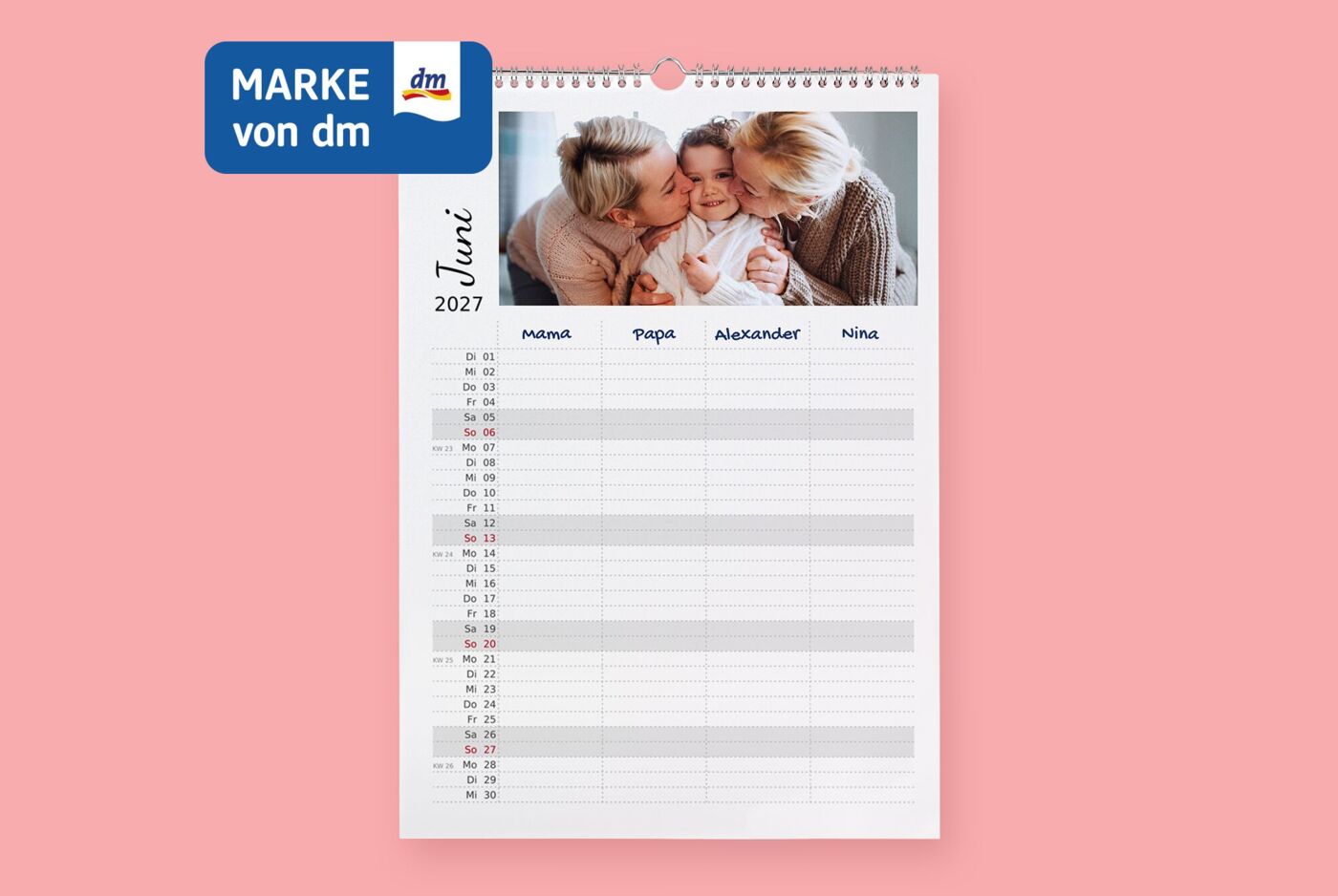 Familienkalender mit Spiralbindung, strukturiertem Design mit vier Spalten und Foto von Familie.
