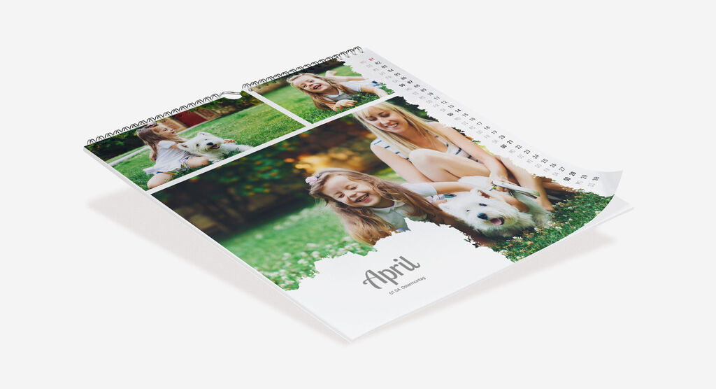 Quadratischer Kalender mit Spiralbindung mit weißem Design und großen Fotos von einem Mädchen auf einer Wiese.