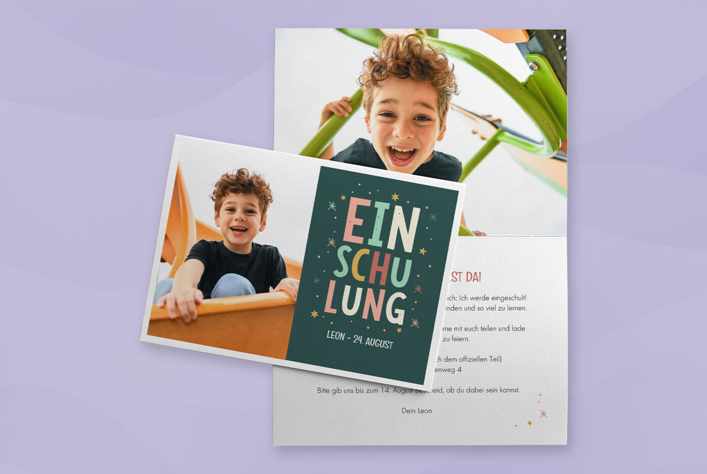 Einladungskarte für eine Einschulung, mit Foto des Kindes und dem Titel "Einschulung" in großen bunten Buchstaben